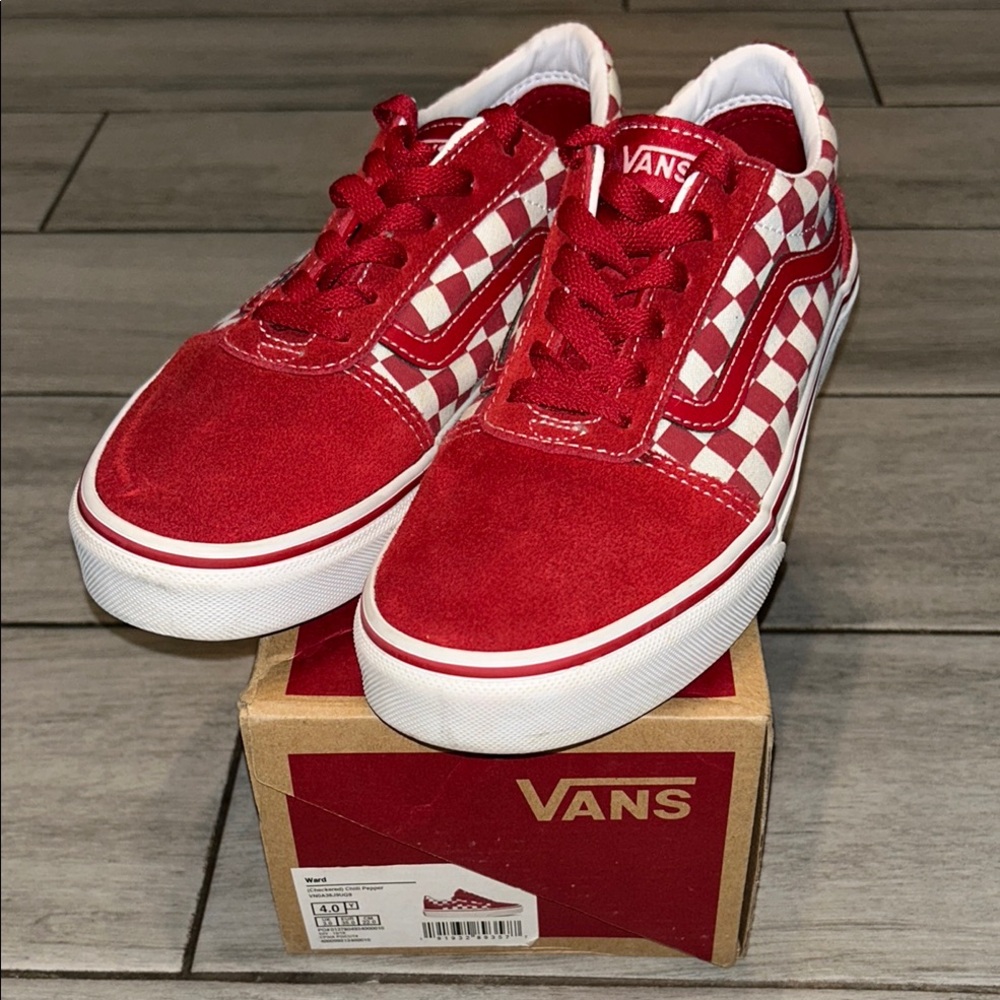 Vans Kids Sneakers Ward Checkerboard Skate Shoes Size 4Y . Like New Condition.